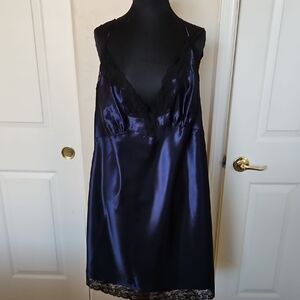 Elegant Navy Blue Satin Nightgown SZ 3Xby HIPS & CURVES 100%Polyesrer